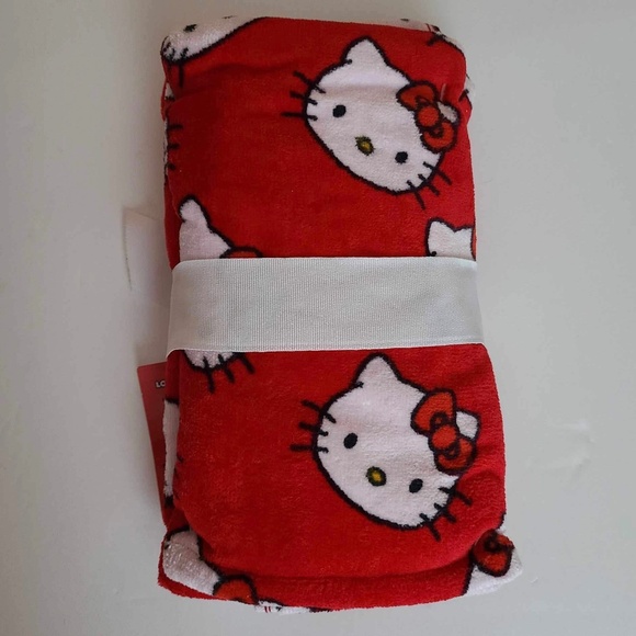 Hello Kitty pack of 2 hand towels red color w/pattern 100% cotton brand new - Picture 6 of 13